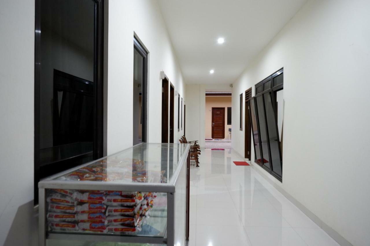 Reddoorz Near Living Plaza Purwokerto Hotel Exterior foto